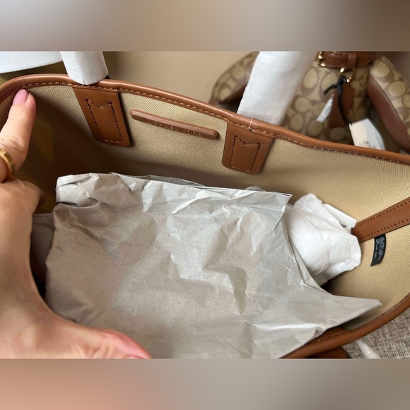 $99(NWT)Michael Kors Jodie Small Tote Bag In Signature Mk print - Picture 5 of 17